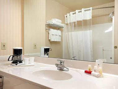 Super 8 By Wyndham Lowell/Bentonville/Rogers Area Eksteriør billede